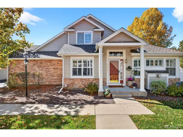 MLS: 6123683 Condo For Sale