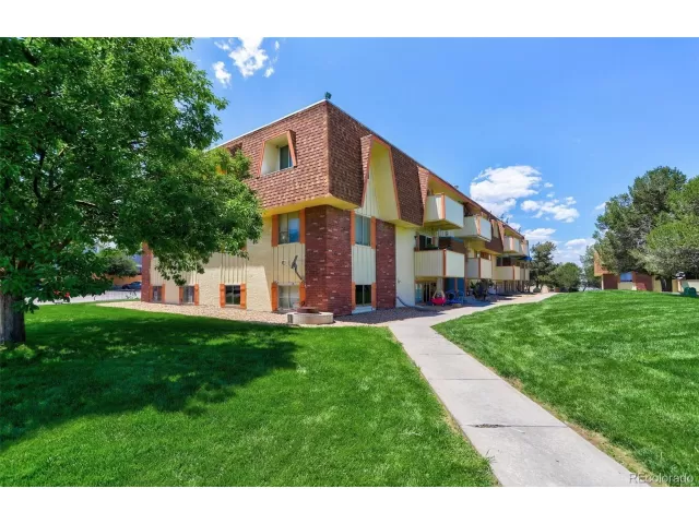 MLS: 6135320 Condo For Sale