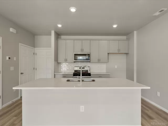 MLS: 6192633 Condo For Sale