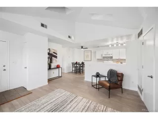 Photo #5: 6221661 Listing