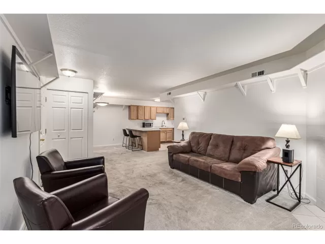 MLS: 6230733 Condo For Sale