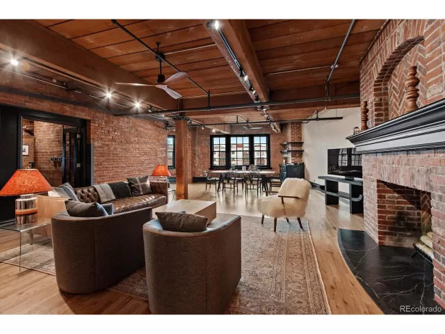 MLS: 6261124 Condo For Sale