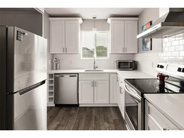 MLS: 6261672 Condo For Sale