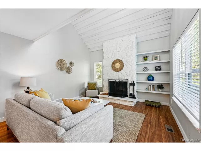 MLS: 6302168 Condo For Sale