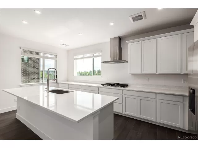 MLS: 6325835 Condo For Sale