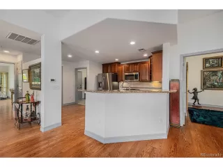 Photo #5: 6358926 Listing