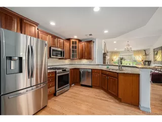 Photo #6: 6358926 Listing