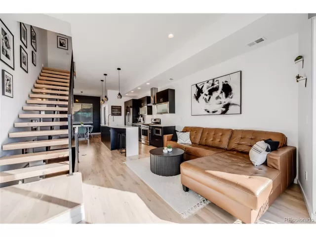 MLS: 6390986 Condo For Sale