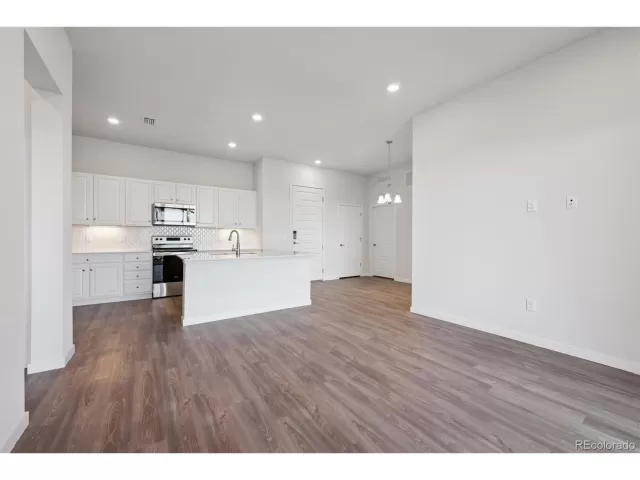 MLS: 6394986 Condo For Sale