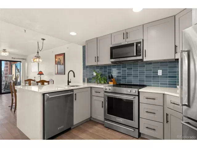 MLS: 6400308 Condo For Sale