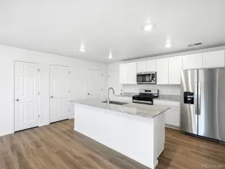 Photo #6: 6406951 Listing 