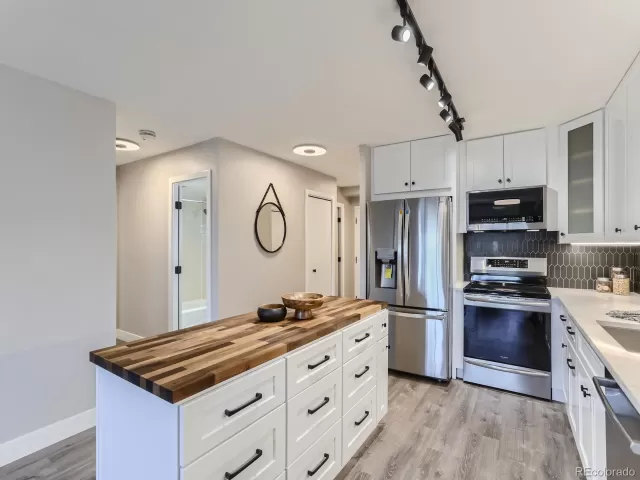 MLS: 6492986 Condo For Sale