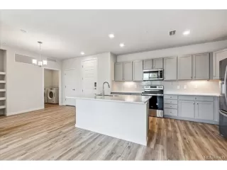 Photo #6: 6499693 Listing