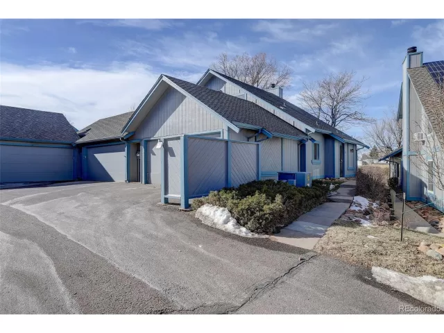 MLS: 6571667 Condo For Sale