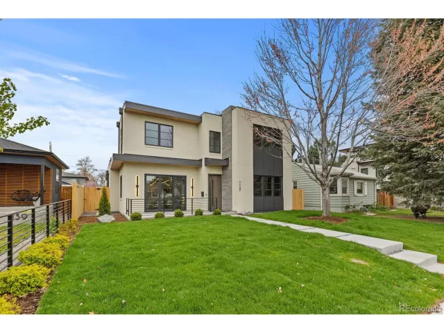 MLS: 6581269 Condo For Sale