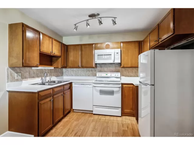 MLS: 6583898 Condo For Sale