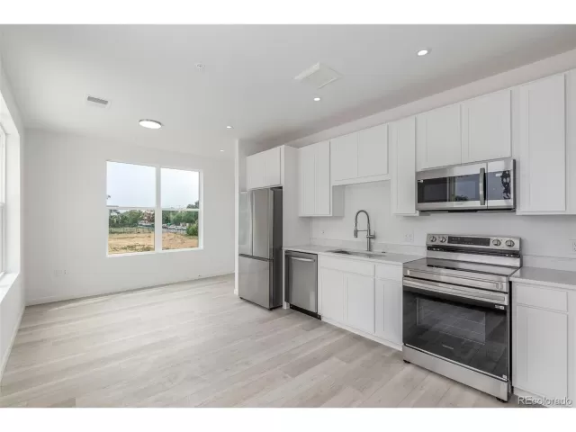 MLS: 6588668 Condo For Sale