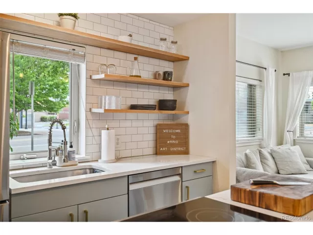 MLS: 6598284 Condo For Sale