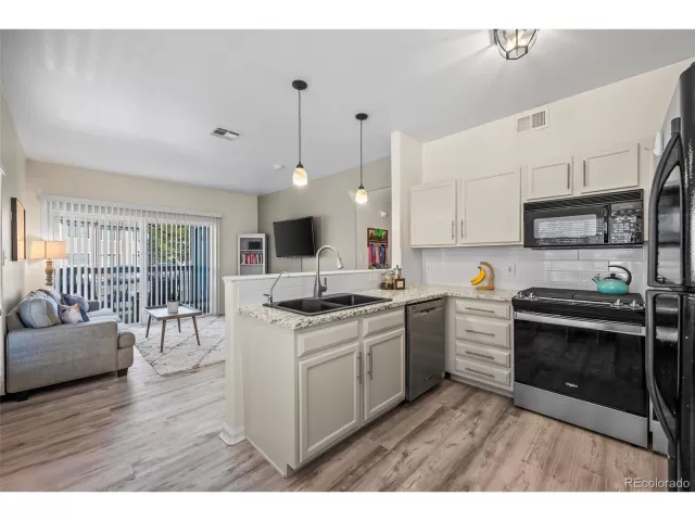 MLS: 6622299 Condo For Sale