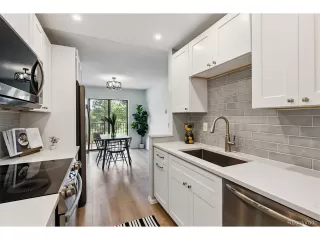 Photo #5: 6630863 Listing