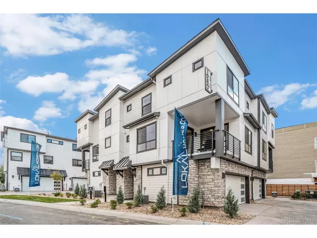 MLS: 6650860 Condo For Sale