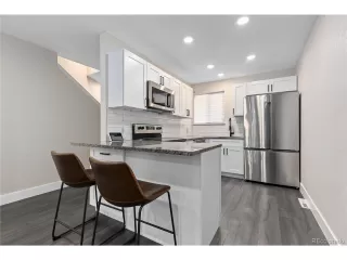 Photo #2: 6663529 Listing