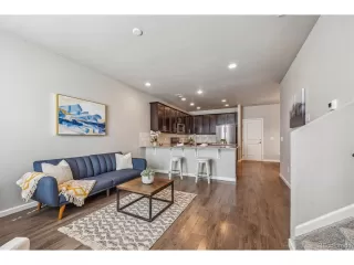 Photo #6: 6672153 Listing