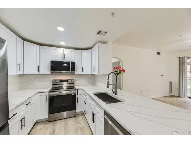 MLS: 6676995 Condo For Sale