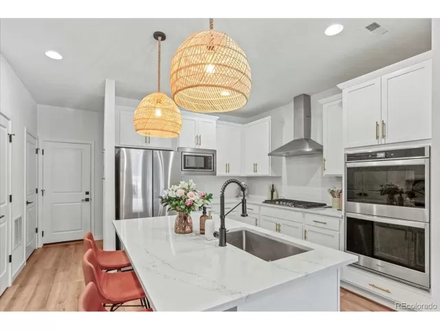 MLS: 6683470 Condo For Sale