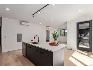 Photo #5: 6693271 Listing