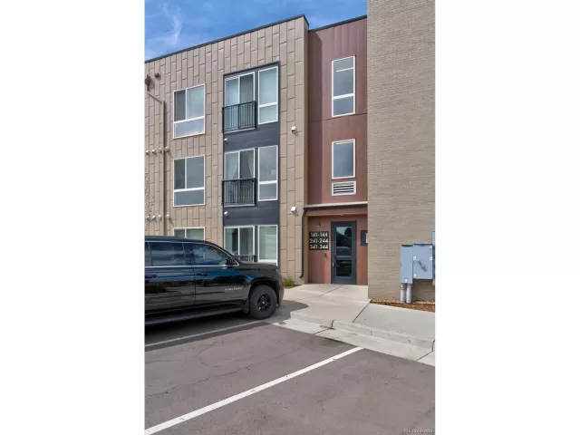 MLS: 6696872 Condo For Sale