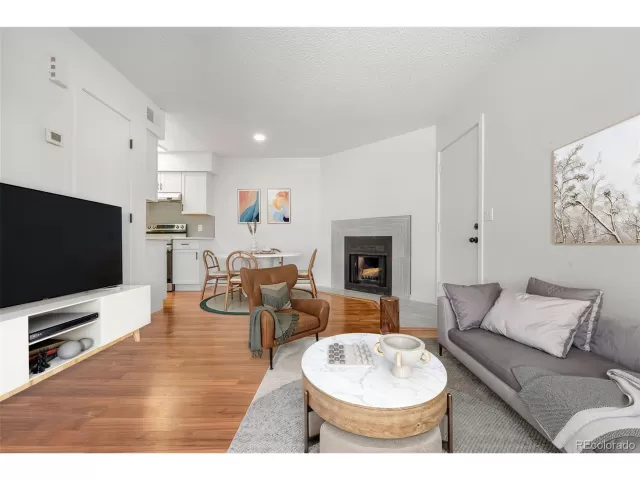 MLS: 6705388 Condo For Sale