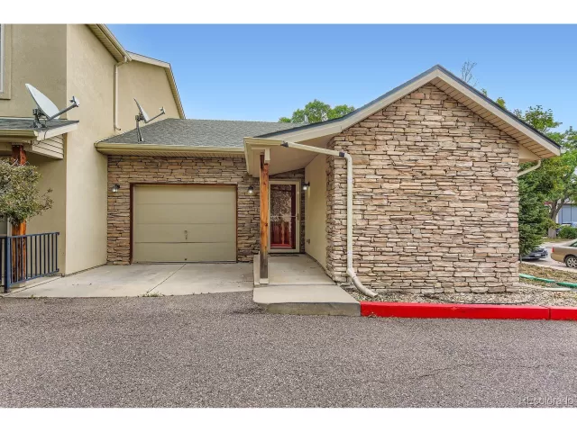 MLS: 6706787 Condo For Sale