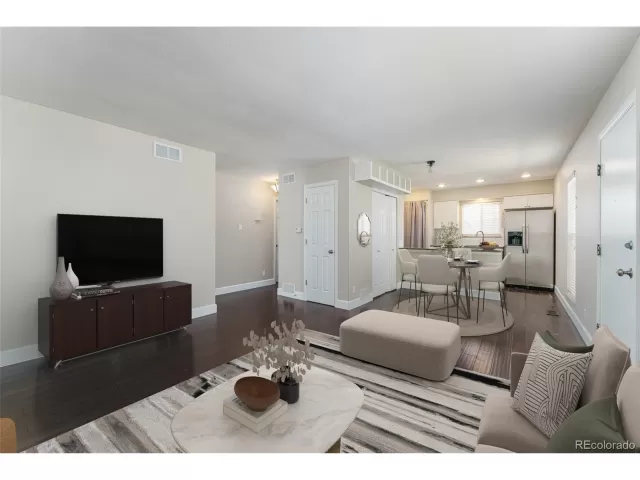 MLS: 6725152 Condo For Sale