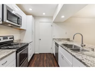 Photo #5: 6725345 Listing