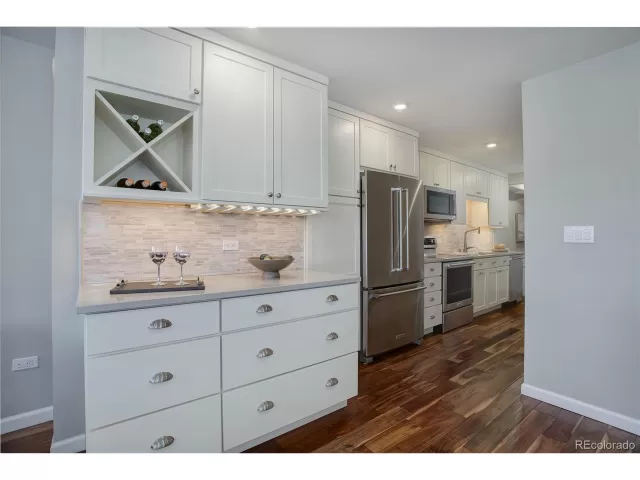 MLS: 6726233 Condo For Sale