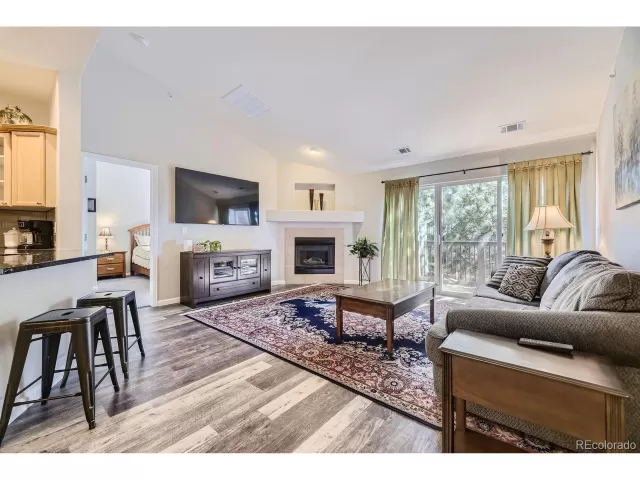 MLS: 6728269 Condo For Sale