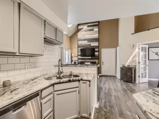 Photo #5: 6741709 Listing