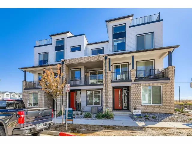 MLS: 6758392 Condo For Sale