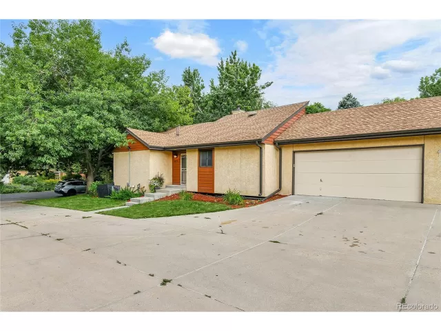 MLS: 6759618 Condo For Sale