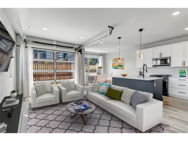 MLS: 6760945 Condo For Sale