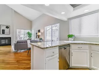 Photo #6: 6764134 Listing