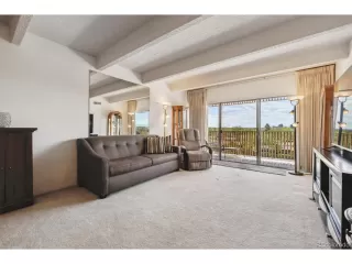 Photo #5: 6765689 Listing