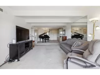 Photo #6: 6765689 Listing