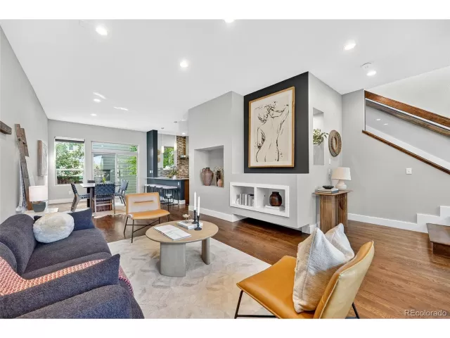 MLS: 6773953 Condo For Sale