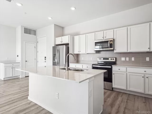 MLS: 6775588 Condo For Sale