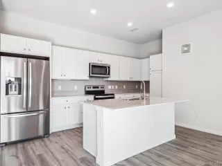Photo #2: 6775588 Listing