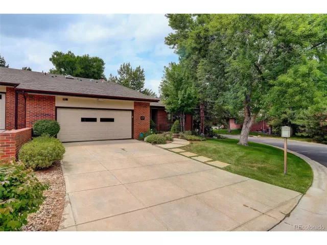 MLS: 6777309 Condo For Sale