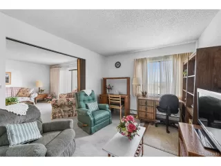 Photo #6: 6784879 Listing