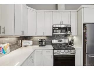 Photo #6: 6806000 Listing